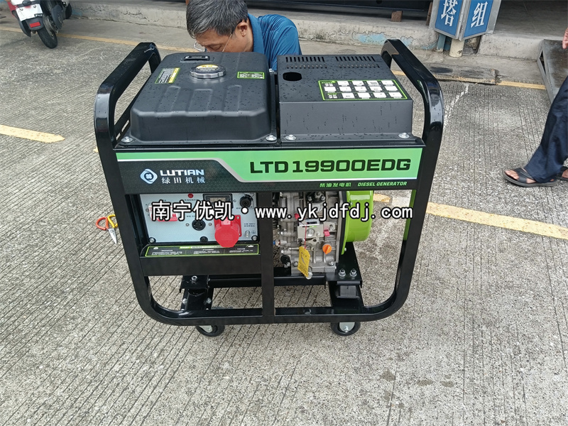 2025年9月9日，客戶到店采購綠田10kw柴油發(fā)電機(jī)組并試機(jī)