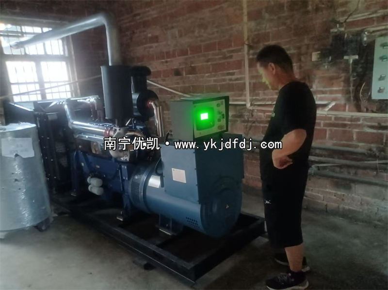 2025年6月16日，玉林某中學(xué)項(xiàng)目200kw柴油發(fā)電機(jī)組到貨安裝調(diào)試