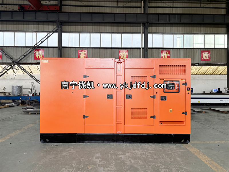 2025年12月10日，400kw玉柴低噪音柴油發(fā)電機組裝車出口國外